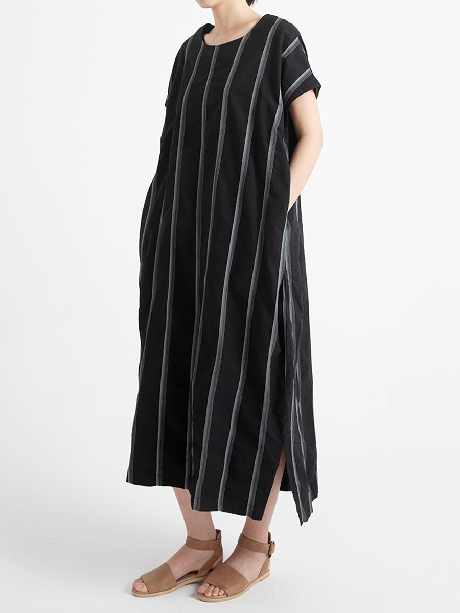 Gestreiftes, lockeres Sommerkleid aus Baumwolle mit Rundhalsausschnitt in Übergröße