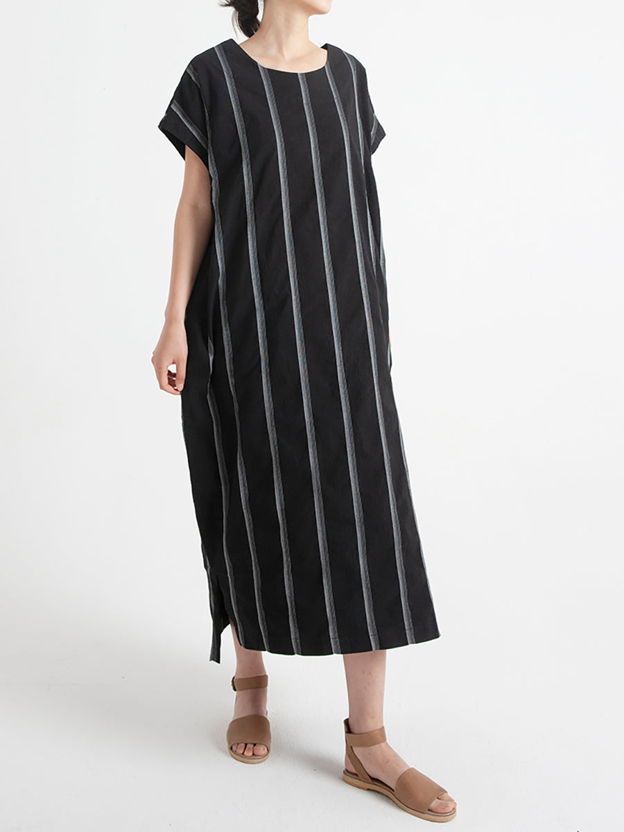 Gestreiftes, lockeres Sommerkleid aus Baumwolle mit Rundhalsausschnitt in Übergröße