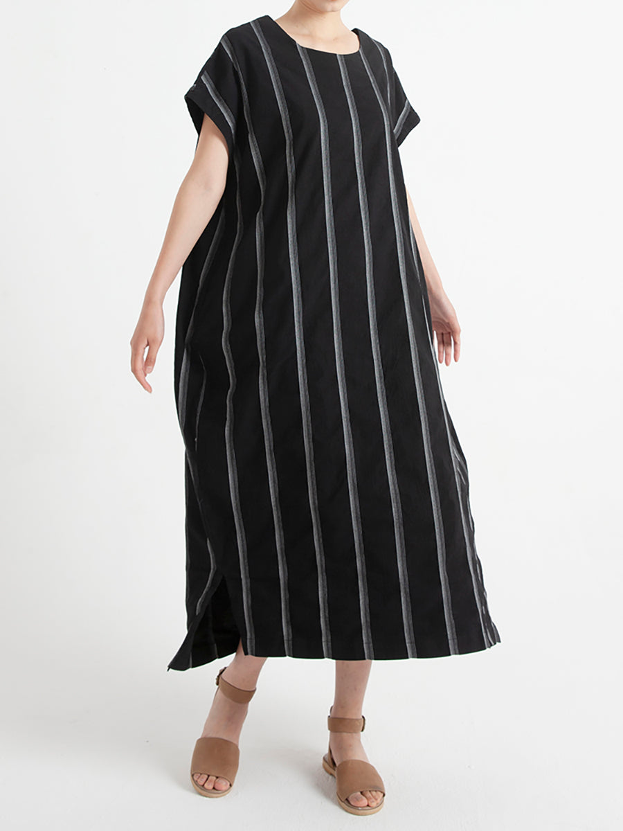 Gestreiftes, lockeres Sommerkleid aus Baumwolle mit Rundhalsausschnitt in Übergröße