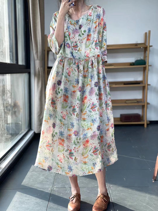 Lässiges, lockeres Sommerkleid mit Blumenmuster und Plissee in Übergröße