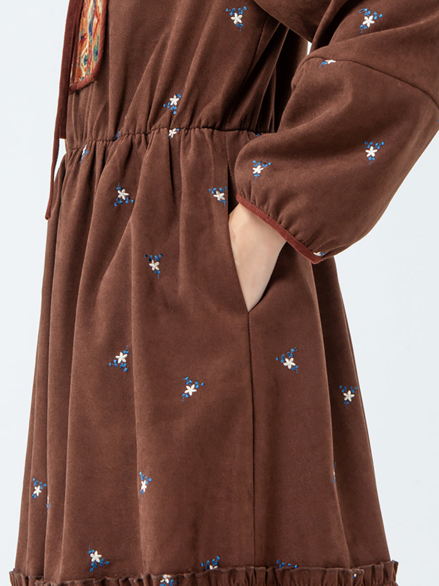 PLUS Größe - Geometrisches Midikleid mit Schnürung und Vintage-Tasche