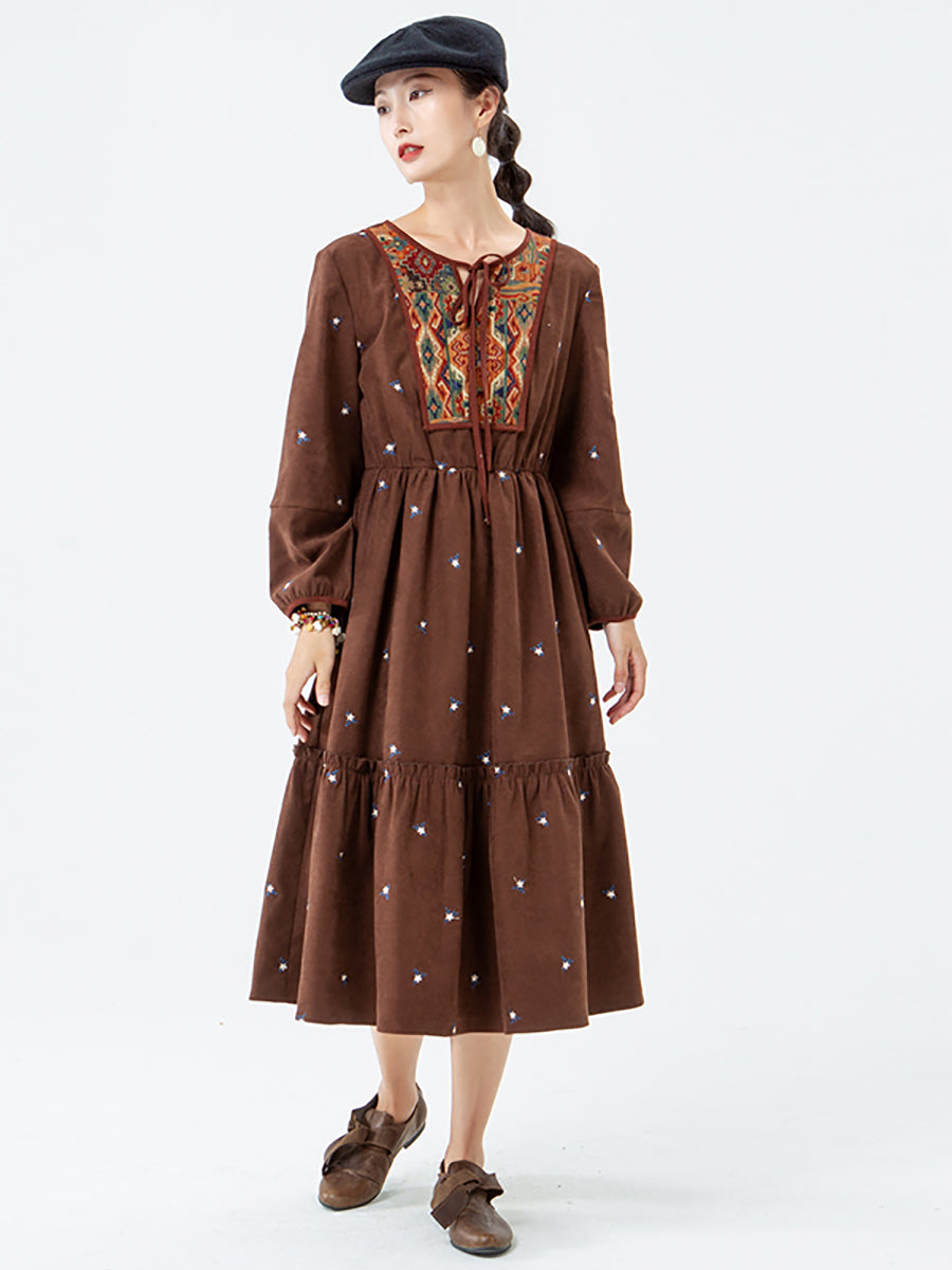 PLUS Größe - Geometrisches Midikleid mit Schnürung und Vintage-Tasche