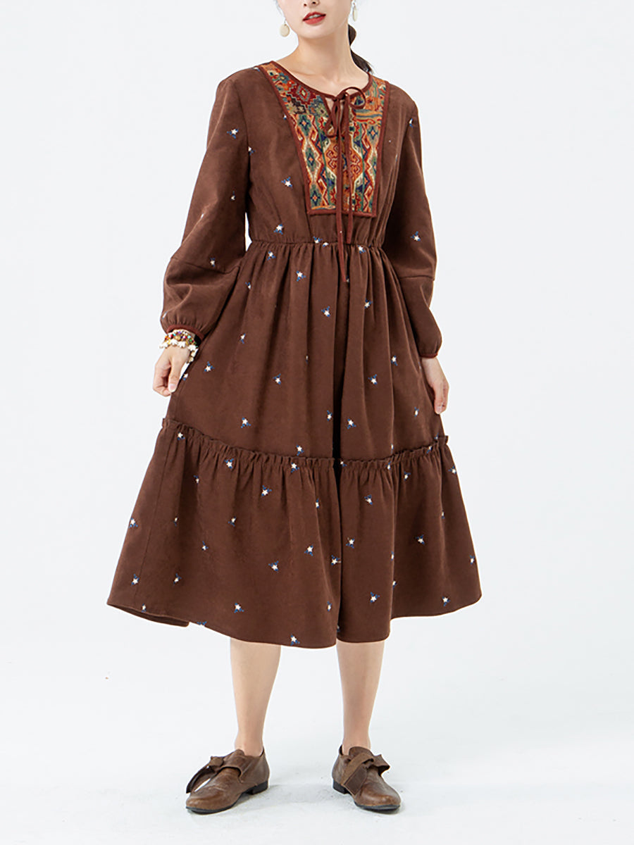 PLUS Größe - Geometrisches Midikleid mit Schnürung und Vintage-Tasche