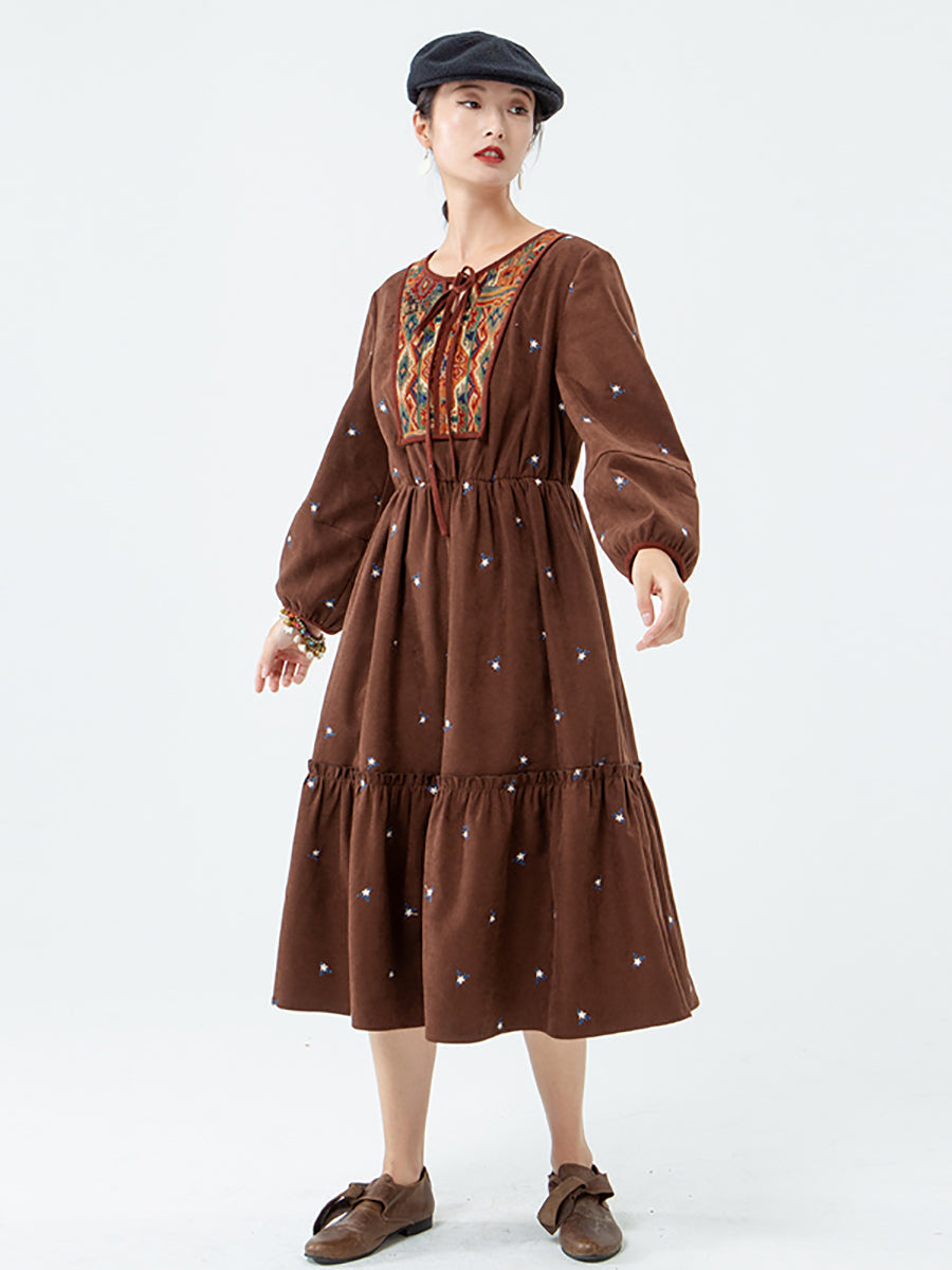 PLUS Größe - Geometrisches Midikleid mit Schnürung und Vintage-Tasche